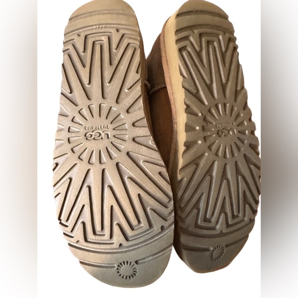 UGG Women's Bailey Button II Boot Size 7 - Picture 5 of 11